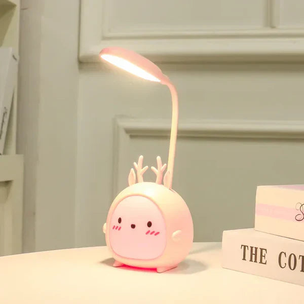 MEELANO Børnelæselampe Øjenbeskyttelse USB Natlampe Til Børn Blødt Lys Sikker Læseoplevelse Stilfuldt Design Pink Hjort