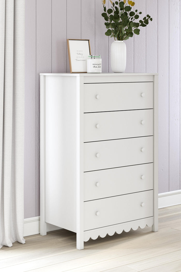 Hallityn White Five Drawer Chest - Brand New