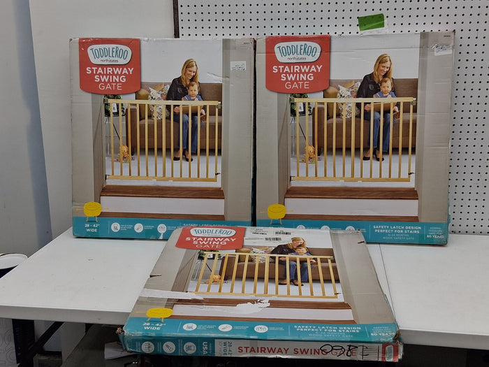 North States White 30 in. H X 28-42 in. W Wood Child Safety Gate - Brand New