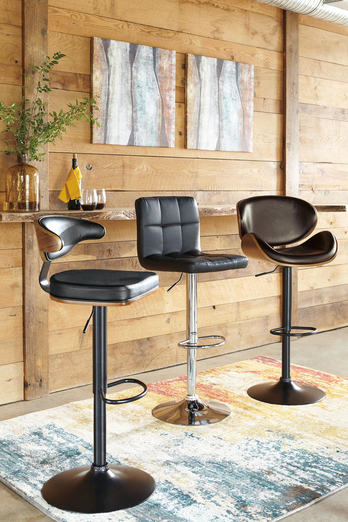 Signature Design Brown Tall UPH Swivel Barstool(1/CN)