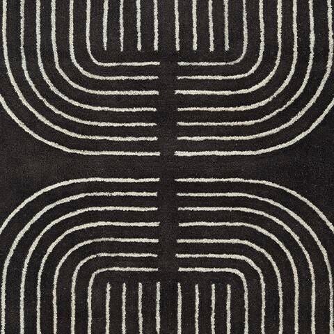 Signature Design Medium Rug 4.96 FT by 6.81 FT