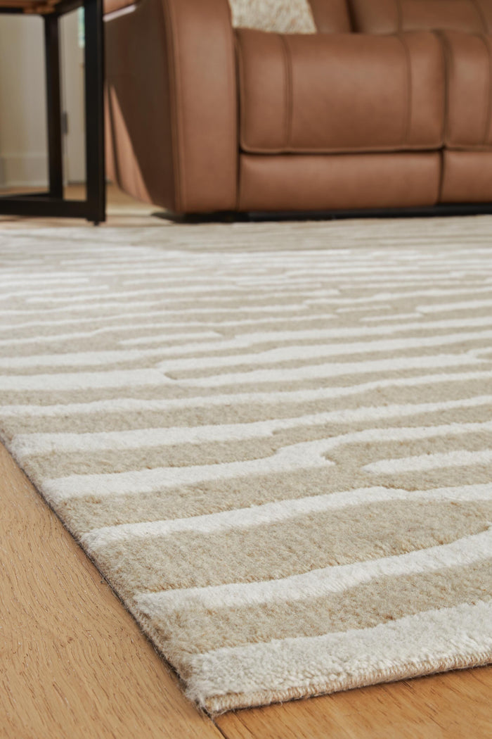 Signature Design Medium Rug 4.96 FT by 6.88 FT
