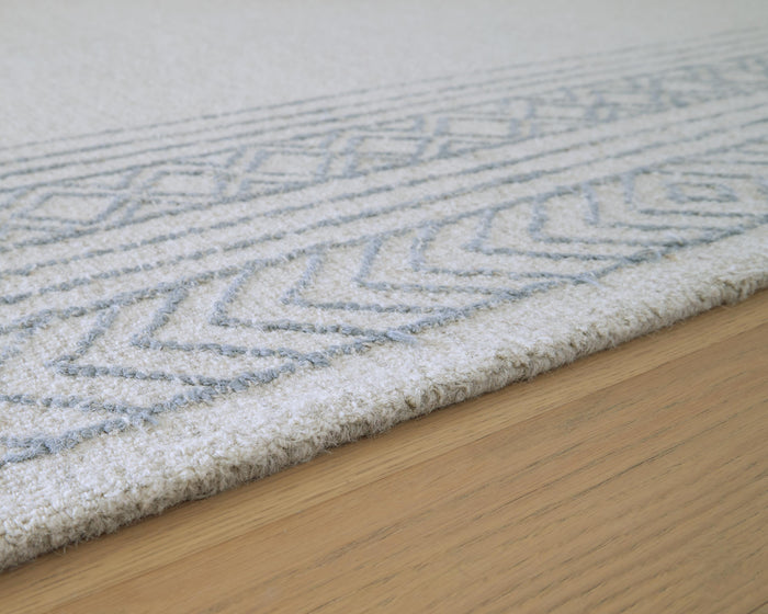 Signature Design Medium Rug 4.96 FT by 6.9 FT