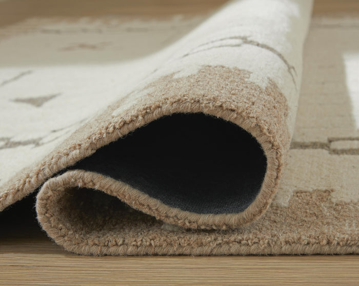 Signature Design Medium Rug 4.98 FT by 6.85 FT