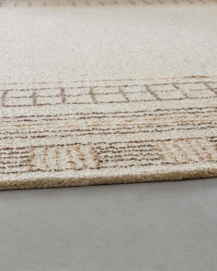 Signature Design Medium Rug 5 FT by 6.92 FT
