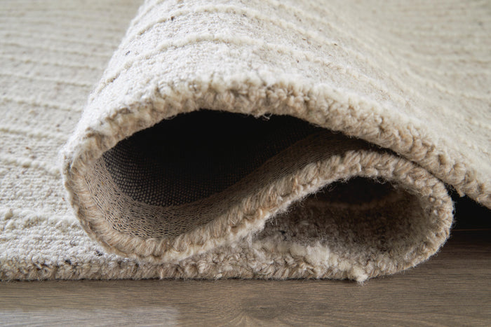 Signature Design Medium Rug 5.01 FT by 7.02 FT