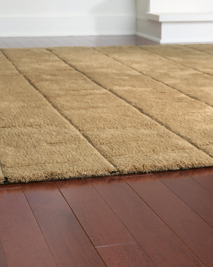 Signature Design Medium Rug 5.01 FT by 7.06 FT