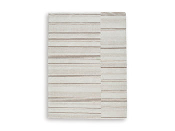 Signature Design Medium Rug 5.04 FT by 6.92 FT