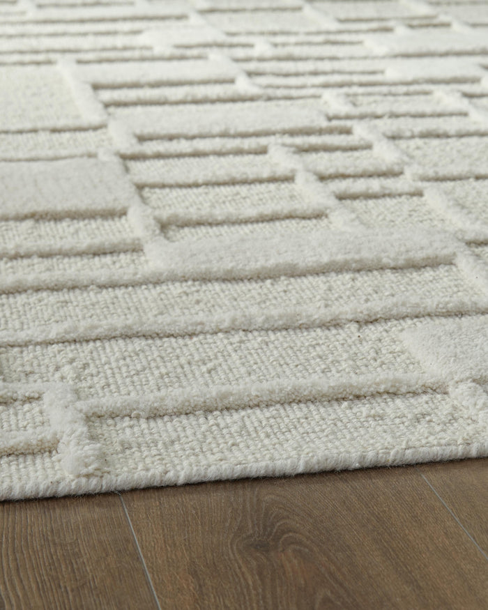 Signature Design Medium Rug 5.04 FT by 6.98 FT