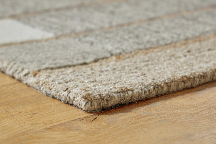 Signature Design Medium Rug 5.05 FT by 6.97 FT