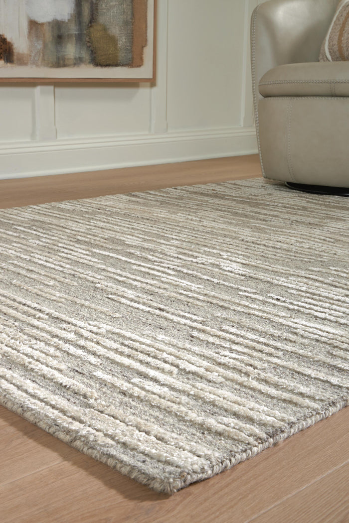 Signature Design Medium Rug 5.06 FT by 6.88 FT
