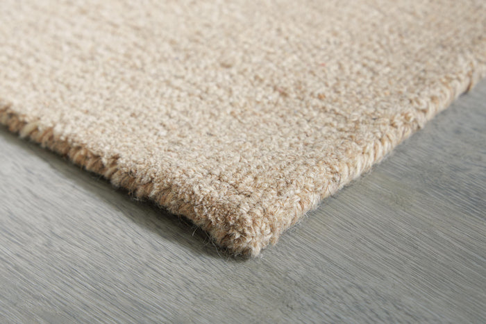 Signature Design Medium Rug 5.08 FT by 6.92 FT