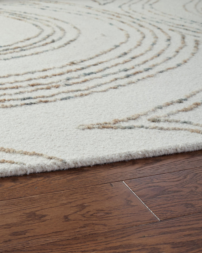 Signature Design Medium Rug 5.08 FT by 6.98 FT