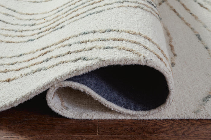 Signature Design Medium Rug 5.08 FT by 6.98 FT