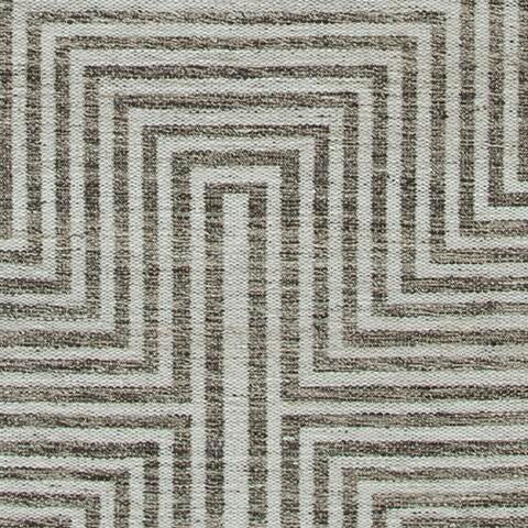 Signature Design Medium Rug 5.09 FT by 7.08 FT