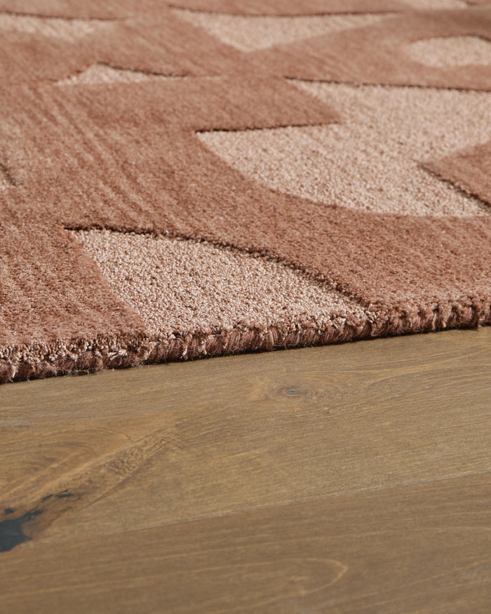 Signature Design Medium Rug 5.1 FT by 7.13 FT