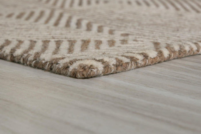 Signature Design Medium Rug 5.13 FT by 7.04 FT