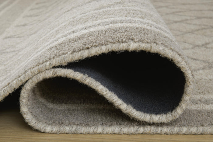 Signature Design Medium Rug 5.14 FT by 7.17 FT
