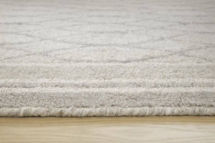 Signature Design Medium Rug 5.14 FT by 7.17 FT