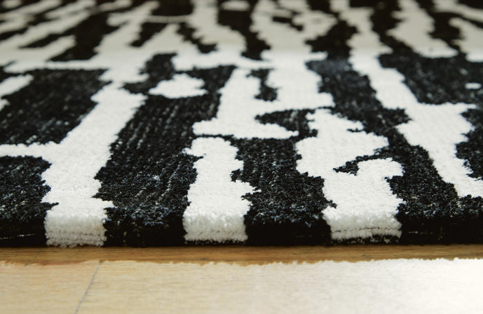 Signature Design Medium Rug 5.19 FT by 6.72 FT