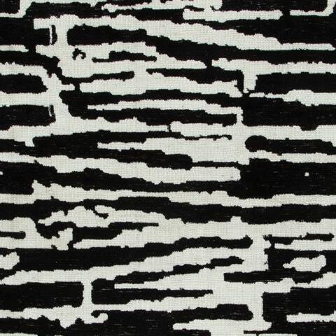Signature Design Medium Rug 5.19 FT by 6.72 FT