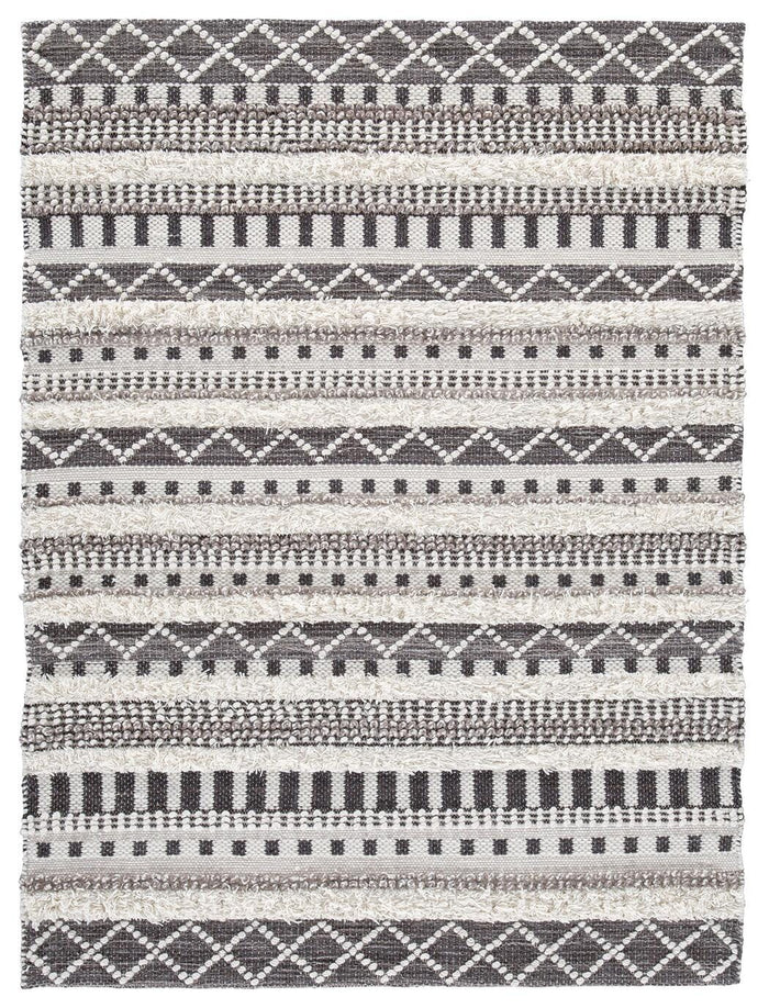 Signature Design Medium Rug 5.22 FT by 6.97 FT