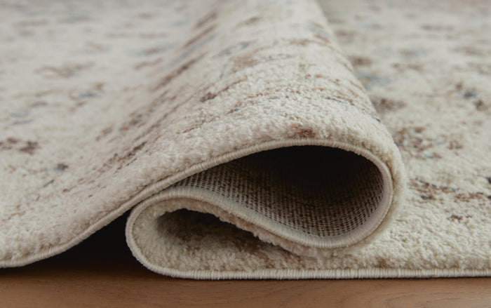 Signature Design Medium Rug 5.23 FT by 6.92 FT