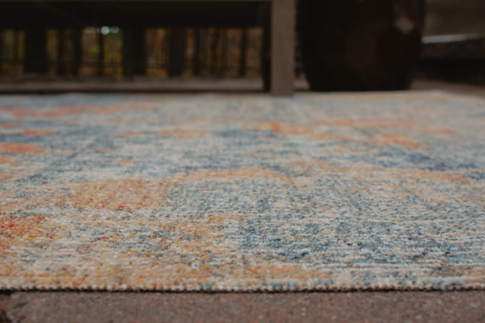 Signature Design Medium Rug 5.25 FT by 7 FT
