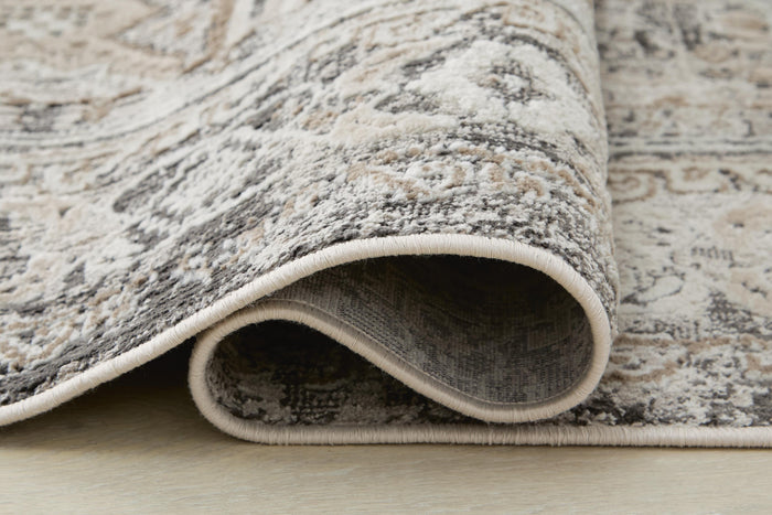 Signature Design Medium Rug 5.25 FT by 7 FT