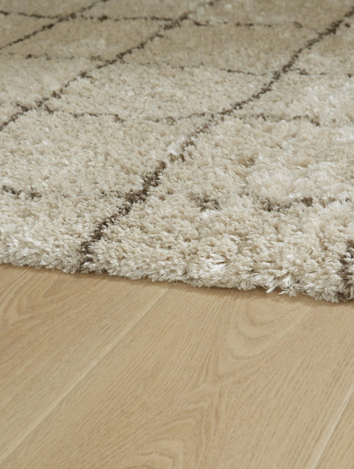 Signature Design Medium Rug 5.35 FT by 7.29 FT